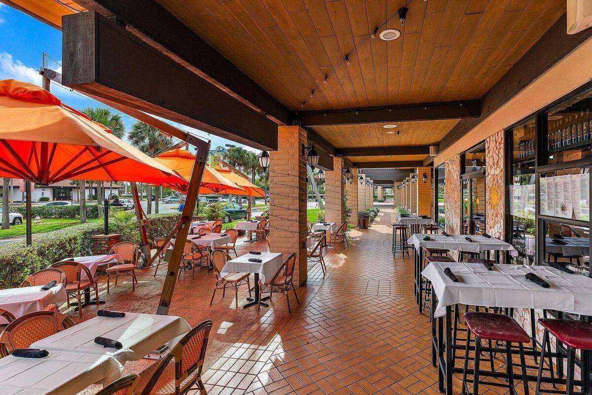 Café Sole patio dining near Sea Colony in Jupiter