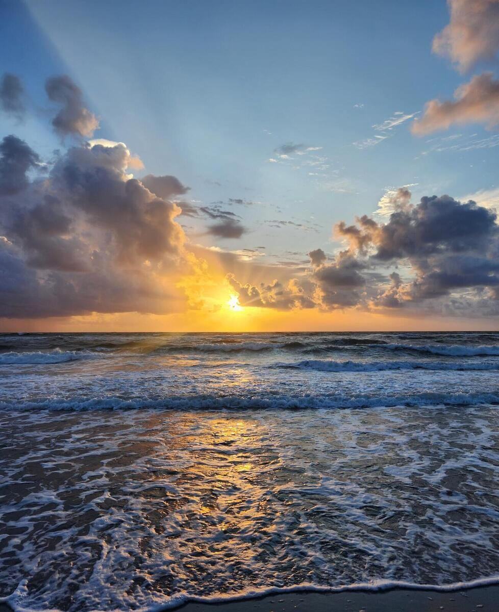 Sunrise over the ocean at Jupiter Beach