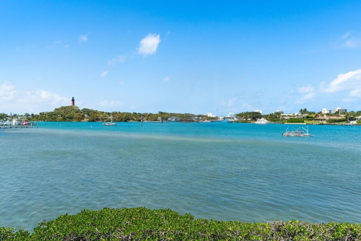 Jupiter Inlet with the lighthouse in the distance
