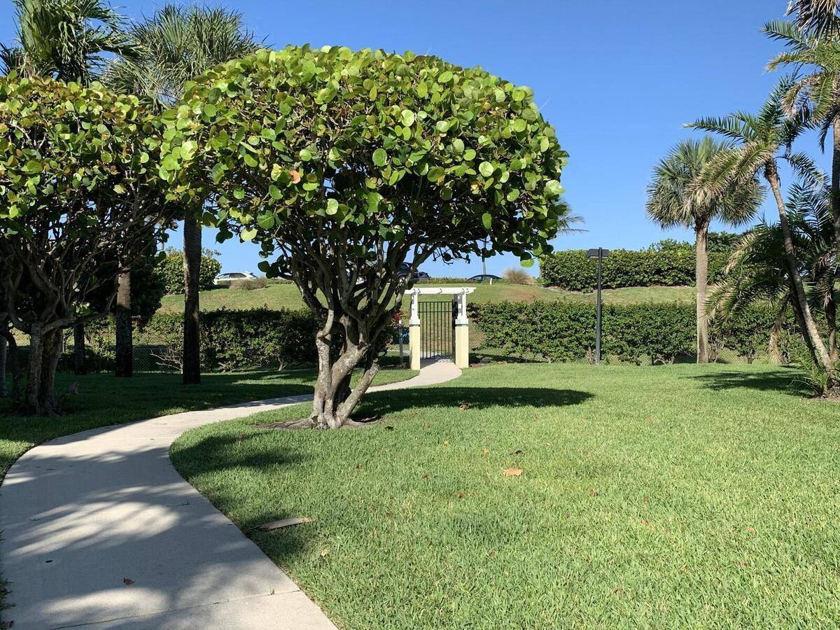 Sea Colony beach access path