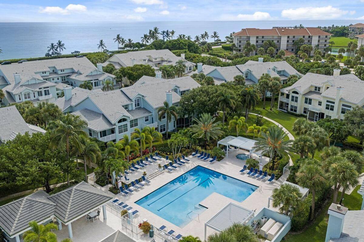 Sea Colony community pool and clubhouse in Jupiter