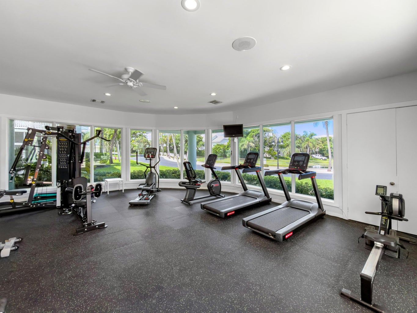 Sea Colony fitness center with treadmills, elliptical, bike, rower and weight machine